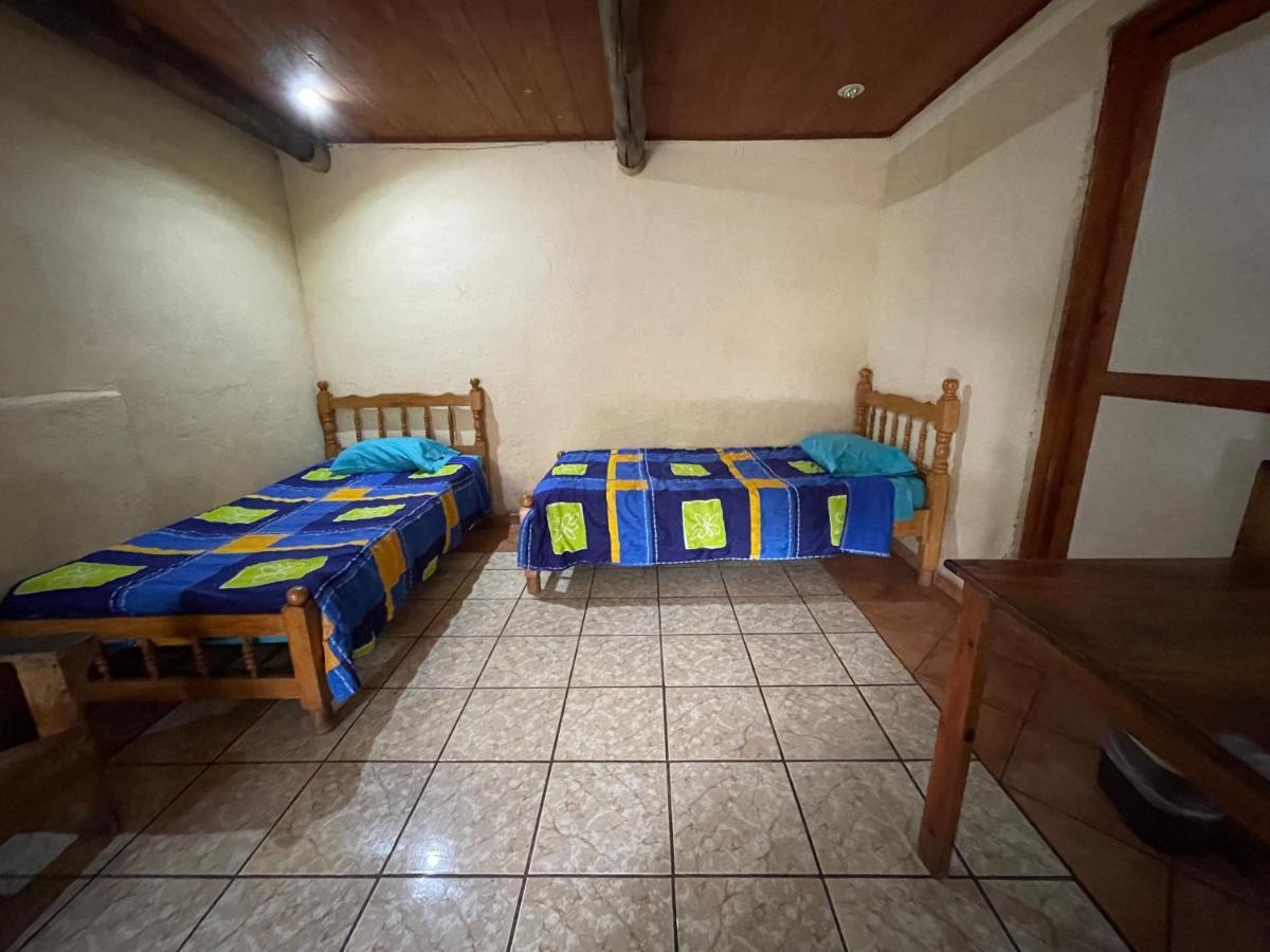 Johnnys Place Hotel Monterrico Εξωτερικό φωτογραφία