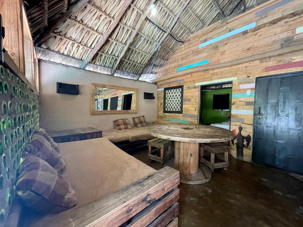 Johnnys Place Hotel Monterrico Εξωτερικό φωτογραφία