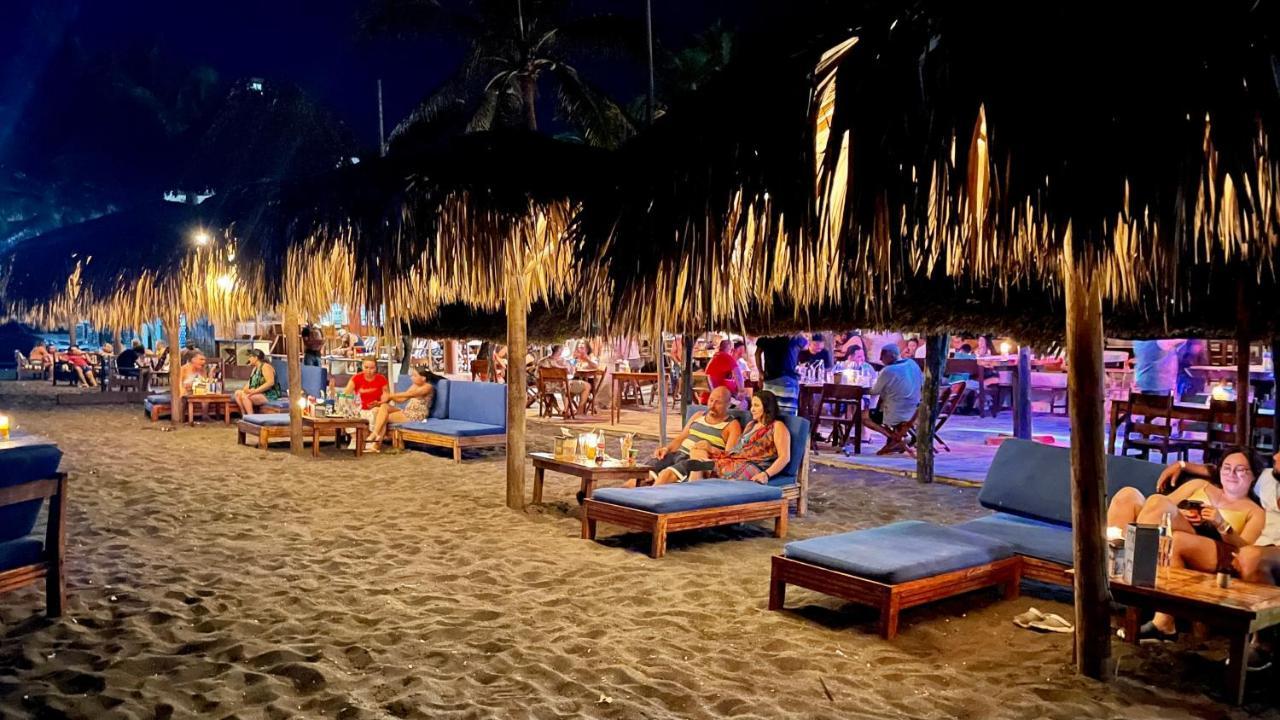 Johnnys Place Hotel Monterrico Εξωτερικό φωτογραφία