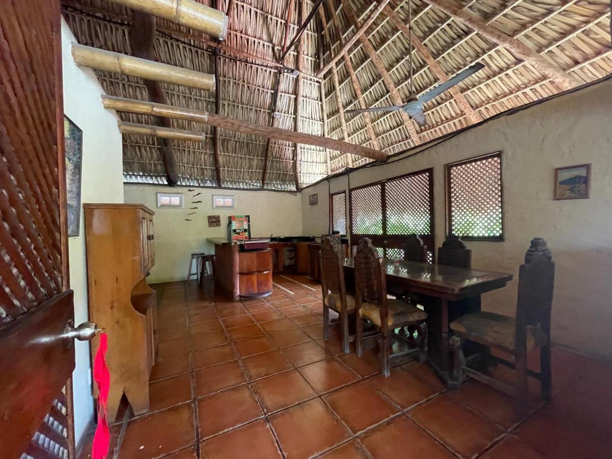 Johnnys Place Hotel Monterrico Εξωτερικό φωτογραφία