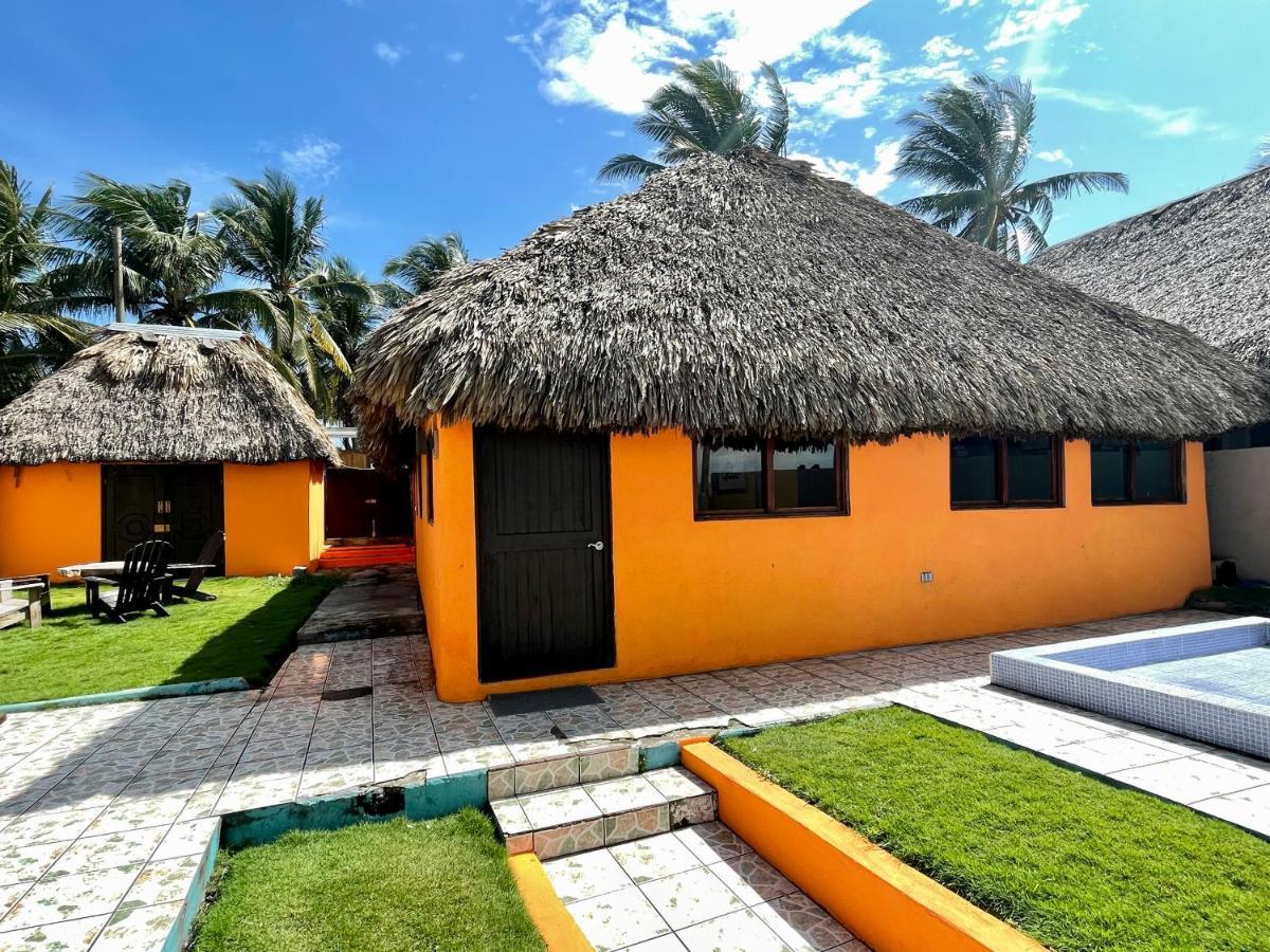 Johnnys Place Hotel Monterrico Εξωτερικό φωτογραφία