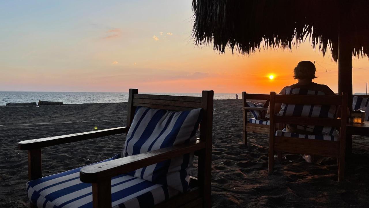 Johnnys Place Hotel Monterrico Εξωτερικό φωτογραφία
