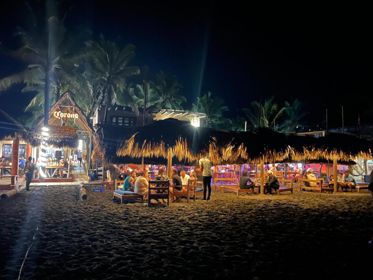 Johnnys Place Hotel Monterrico Εξωτερικό φωτογραφία