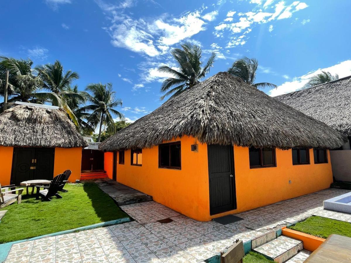 Johnnys Place Hotel Monterrico Εξωτερικό φωτογραφία