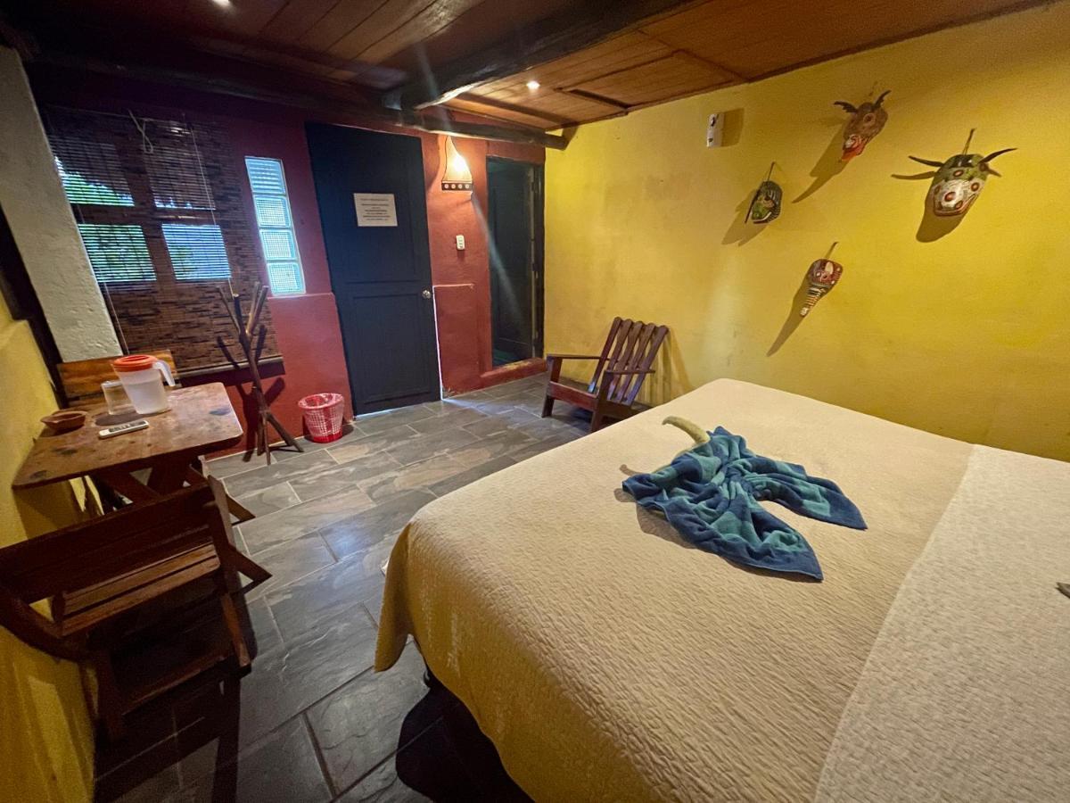Johnnys Place Hotel Monterrico Εξωτερικό φωτογραφία