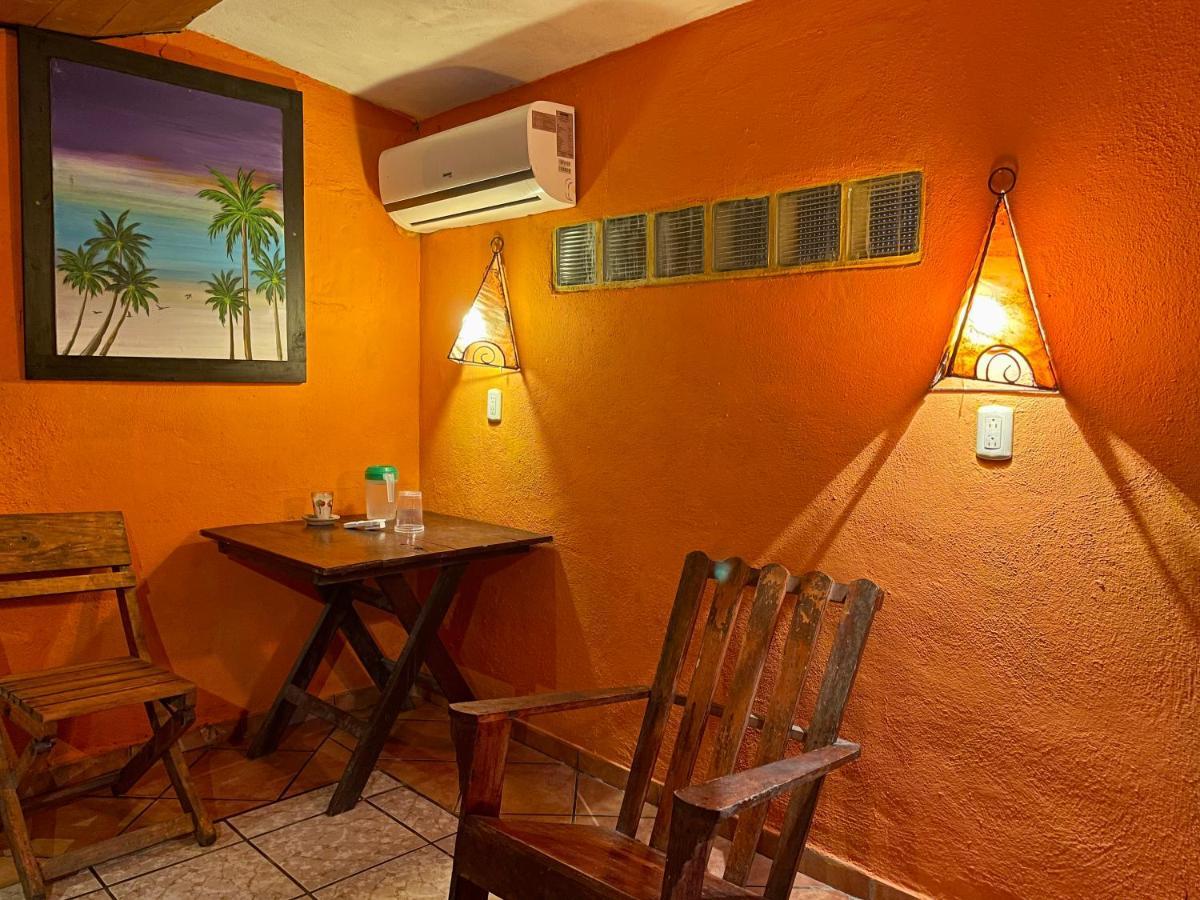 Johnnys Place Hotel Monterrico Εξωτερικό φωτογραφία