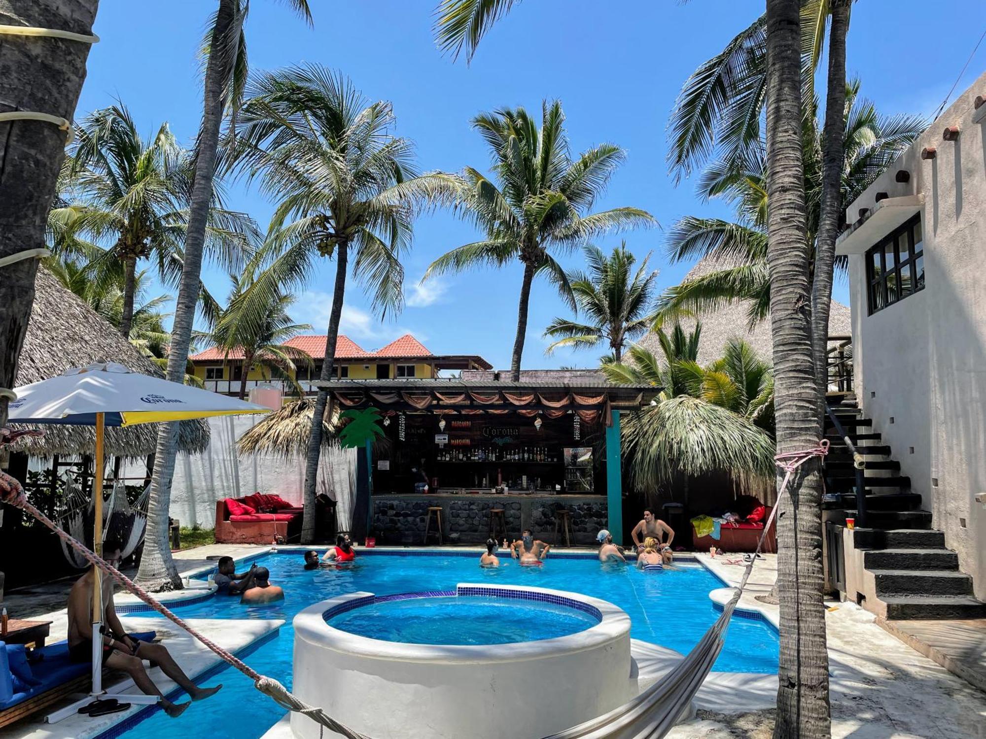 Johnnys Place Hotel Monterrico Εξωτερικό φωτογραφία